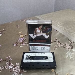 RARE RARE RARE. VAN HALEN LIVE / LIMITED ISSUE